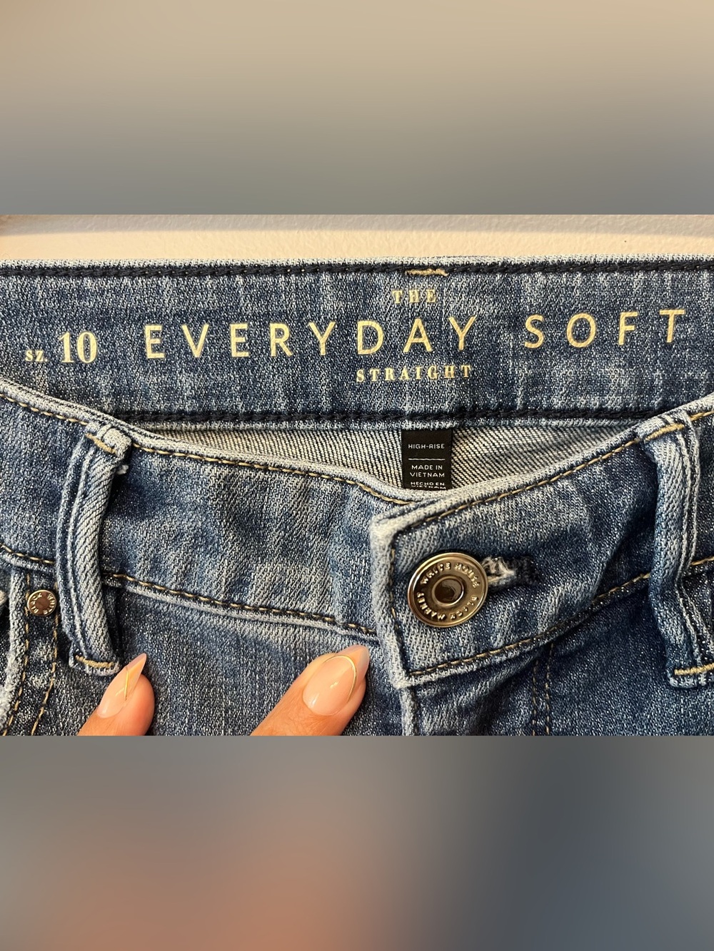 WHBM Embroidered Design High Rise Everyday Soft Straight Jeans Size 10 - Picture 4 of 7